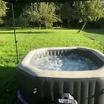 Historic Hall Wing Nr York & Leeds Free Hot Tub * Newton Kyme