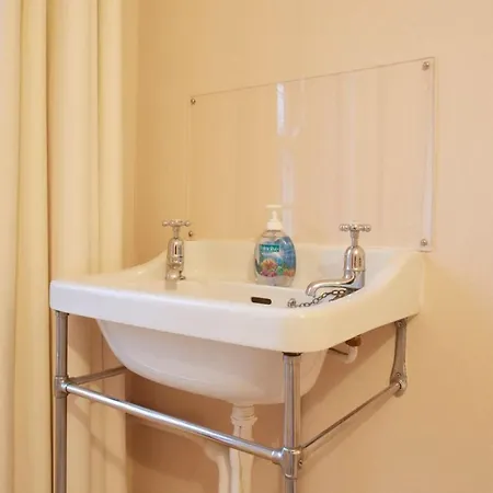 Historic Hall Wing Nr York & Leeds Free Hot Tub * Newton Kyme