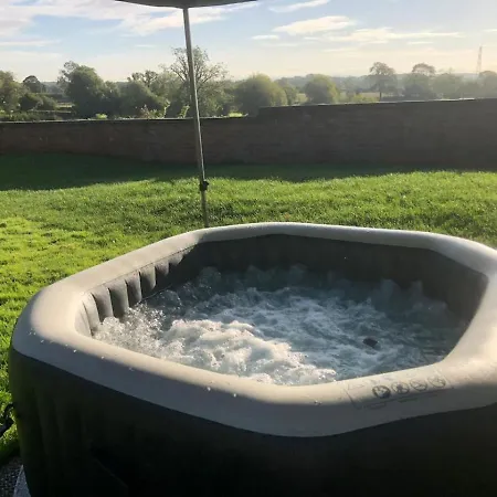 Casa de Férias Historic Hall Wing Nr York & Leeds Free Hot Tub Newton Kyme